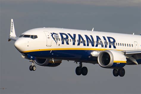 Ryanair Orders At Least 150 Of Boeing's Largest 737 Max Planes ...