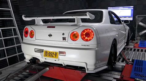 This Modified Nissan Skyline GT-R R34 Pulls Nearly 800 HP At The Dyno