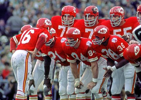 Kansas City Chiefs Honor Len Dawson With Helmet Decal and Iconic Huddle ...