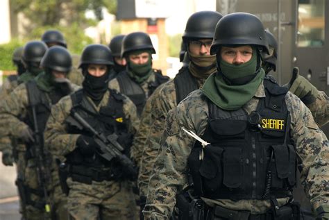 SWAT team prepared | SWAT Team members prepare for the exerc… | Oregon ...