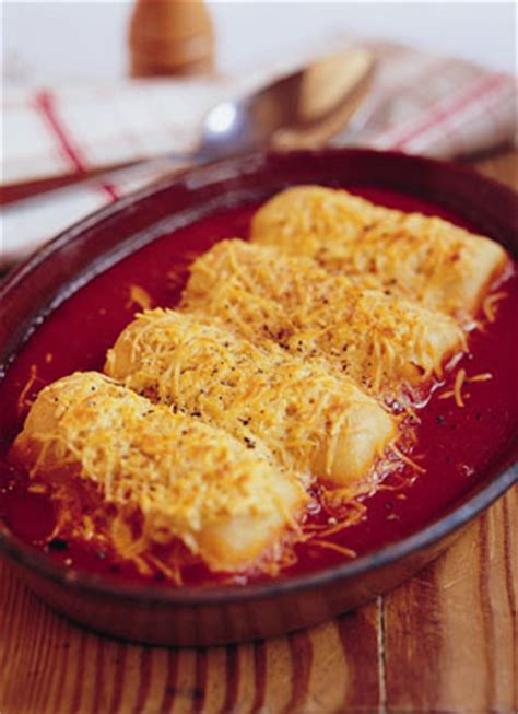 Quenelle of Semolina & Gruyère with tomato sauce