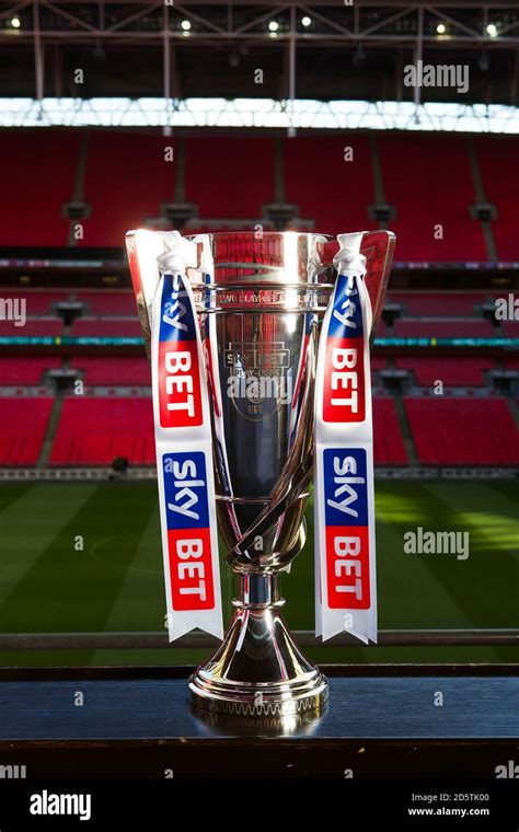 Efl championship trophy view hi-res stock photography and images - Alamy