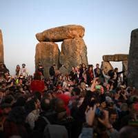 Summer solstice brings thousands to Stonehenge