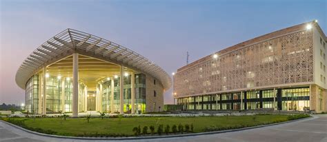 Amity University Kolkata, Offers Part Time, UG and PG Programs