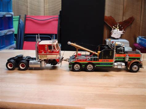 Built 1/25 scale model semi-trucks Peterbilt Wrecker - International ...