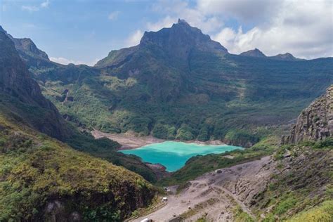 Wisata Gunung Kelud via Kediri, Indahnya Kawah Berwarna Hijau Halaman ...