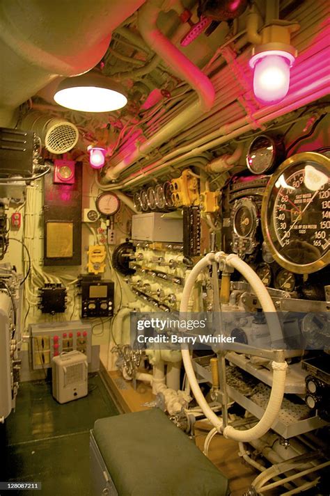 Interior Of Submarine Uss Drum Uss Alabama Battleship Memorial Park ...