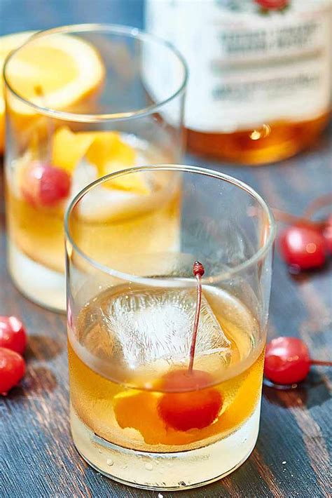 Old Fashioned Cocktail Recipe - Classic Whiskey Cocktail