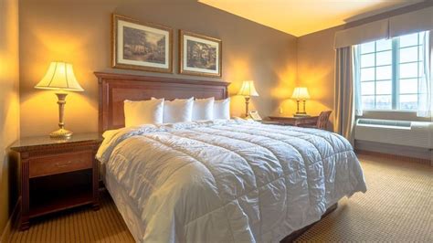 Deluxe King Suite | The Wildwood Hotel Accommodation