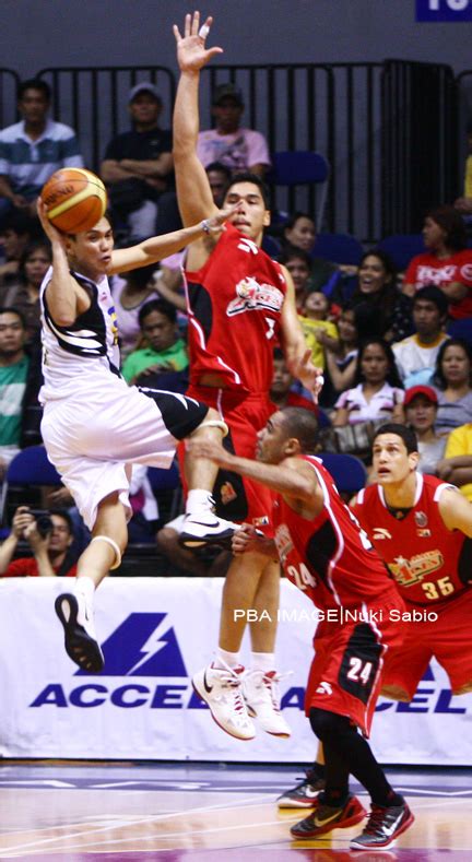 Aces stay alive, down Llamados | Inquirer Sports