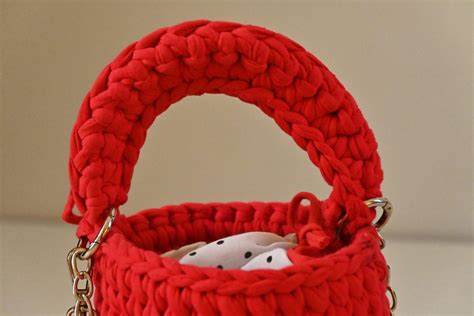 Handmade Red Crochet Pattern Bucket Bag | Aticue Decor