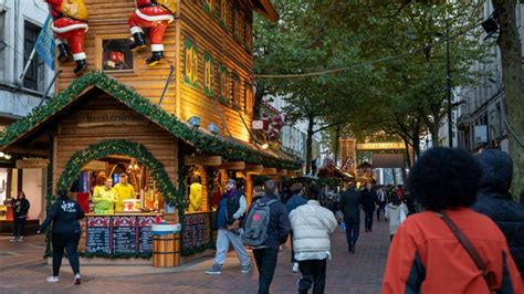 Birmingham Christmas market opens to visitors - BBC News