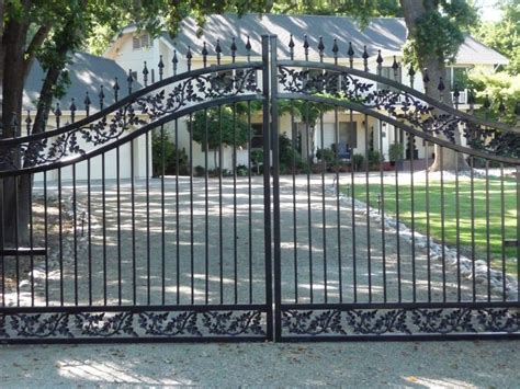 Examples of Custom Iron and Aluminum Fence and Gate Projects | Iron ...