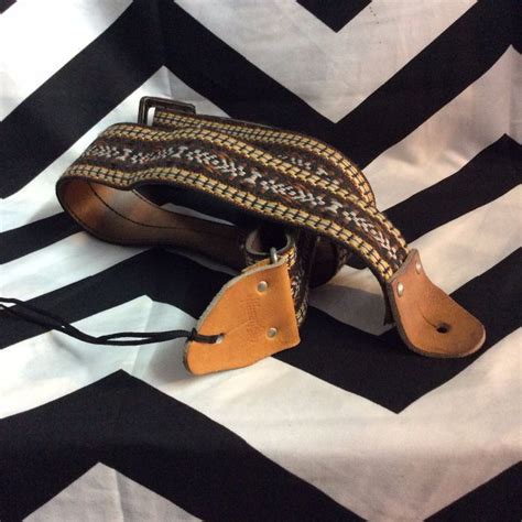 Retro 1970’s Gibson Guitar Strap – Leather Lined | Boardwalk Vintage