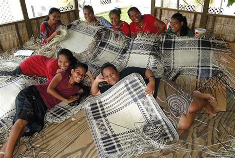 Marshallese Women Revive Traditional Weaving | Hawai'i Public Radio