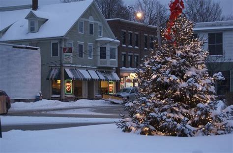 Milford, NH | Milford, New england christmas, Chic christmas decor