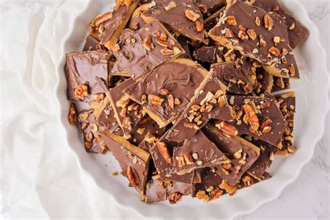 Easy Toffee Recipe (+VIDEO) | Lil' Luna