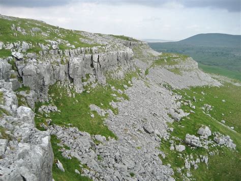 Joints and Bedding Planes: natural architecture – Dales Rocks