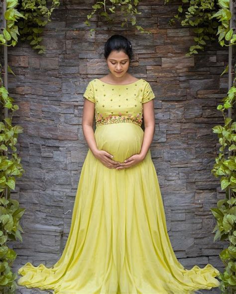 Maternity outs | Maternity dresses for photoshoot, Maternity dresses ...