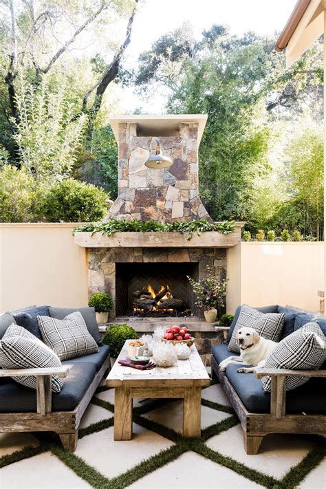 Modern Outdoor Fireplace Ideas