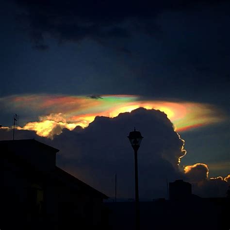 Fire rainbow cloud appears in the iridescent sky of Leon, Mexico ...