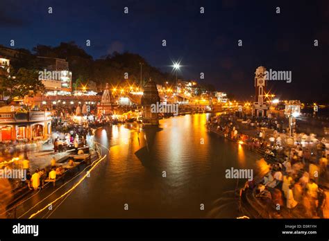 Illuminated temples at Har Ki Pauri at night, River Ganges, Haridwar ...