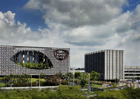 Crowne Plaza Changi Hotel Extension (CPEX) | Architect Magazine | WOHA ...