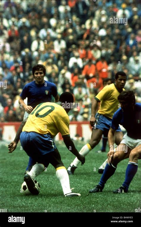 World Cup final 1970 Brazil 4 Italy 1 football Pele no 10 Stock Photo ...