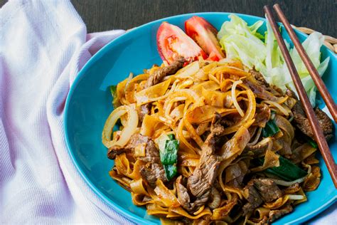 Stir Fried Rice Noodles with Beef (Pho Xao Bo) | Asian Inspirations