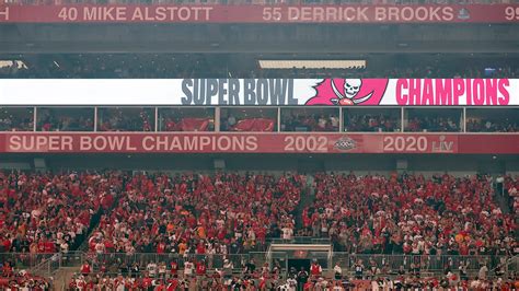 Bucs unveil Super Bowl signage before Week 1 game vs. Cowboys | Fox News