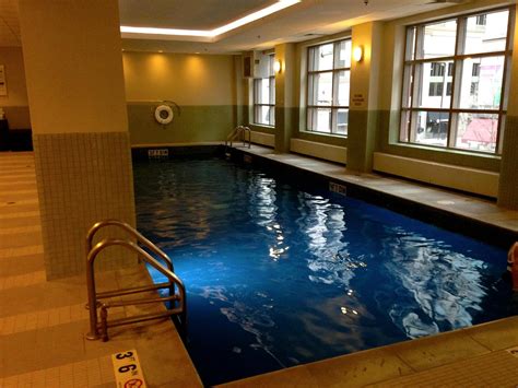 Embassy Suites by Hilton Chicago Downtown River North Pool: Pictures ...