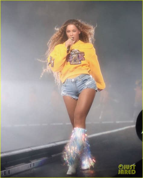 Beyonce's Coachella Performance Photos - See Her Fierce Looks!: Photo ...