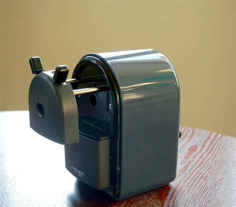 Pencil Sharpener: the Uni KH-20 - light-in-leaves