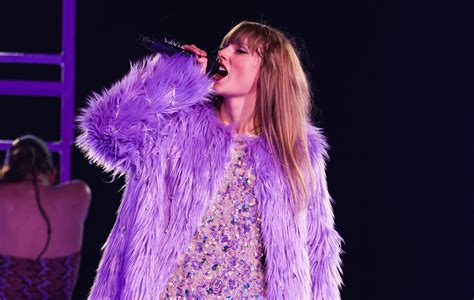 Taylor Swift shares acoustic version of 'Lavender Haze'