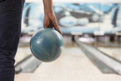 Bowling Tips and Techniques for Beginners - TlwaStoria