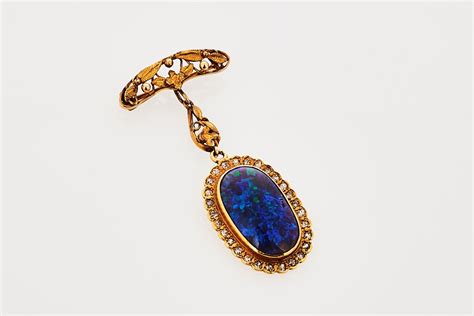 Opal Brooch - Shapiro Auctioneers