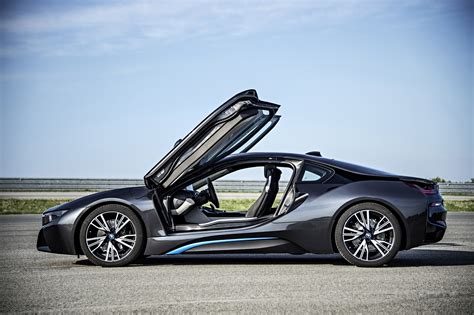 BMW i8 - Innovative Technologies [video]