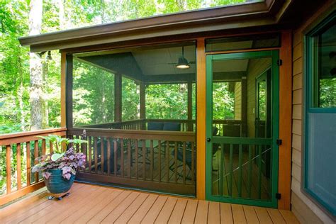 How To Build A Screened-In Porch On A Deck | Storables