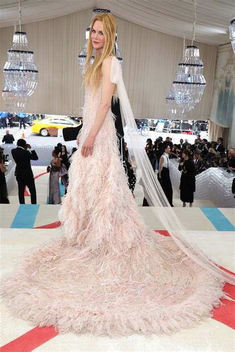 The Story Behind Nicole Kidman’s Classic Karl Lagerfeld Chanel Gown at ...