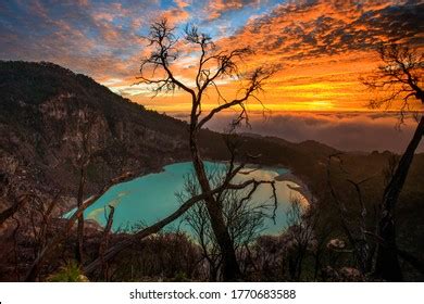 Beautiful Scenery Sunrise Kawah Putih Crater Stock Photo 1770683588 ...