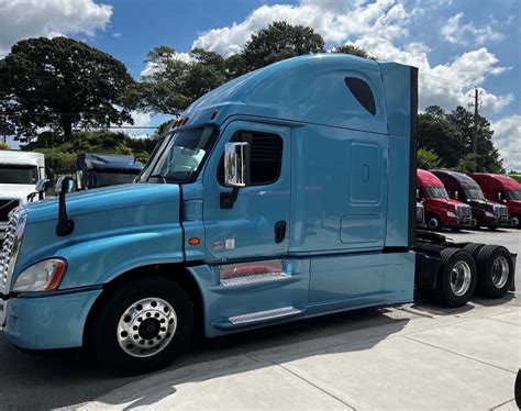 2017 FREIGHTLINER CASCADIA 125 - Vanguard Truck Centers