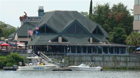 Shem Creek Crab House Hours