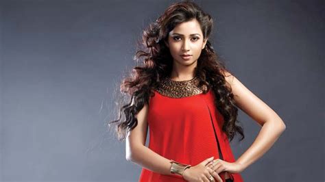 Happy Birthday To The Golden Voice : Shreya Ghoshal! - Radio Olive