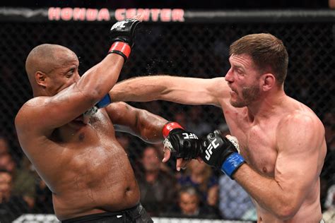 Stipe Miocic Knocks Out Daniel Cormier to Regain Heavyweight Title at ...