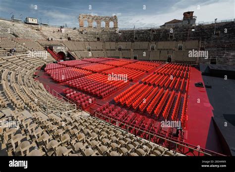 Inside arena di verona hi-res stock photography and images - Alamy