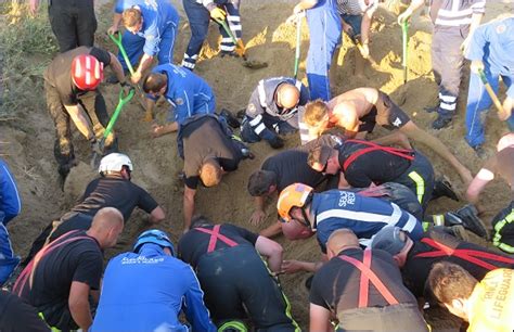 VIDEO: Crews carry out sand hole collapse 'rescue' in Berrow dunes