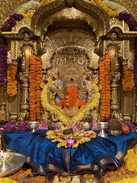 Siddhivinayak Ganpati Idol Live Darshan: Click Here to Join Ongoing ...