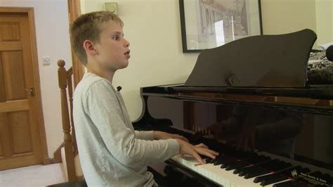 The blind boy who learned to see with sound - BBC News