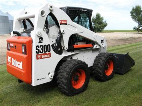 SKID STEER LOADER BOBCAT S300 - 4-Horn Industrial