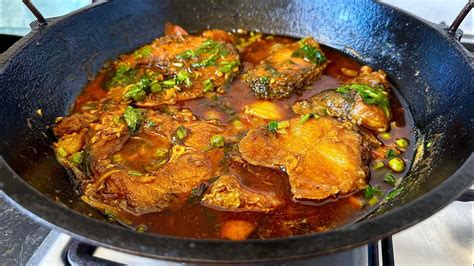 Manipuri style fried fish curry/ Nga Ataoba Thongba || Harvesting Figs ...